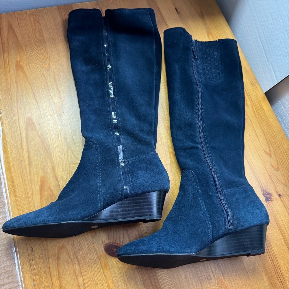 Alfani suede heeled boots size 7 black